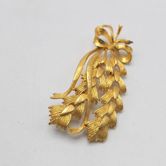 Vintage Mamselle Gold Tone Floral Brooch Pin 1960s - Picture 2 of 5